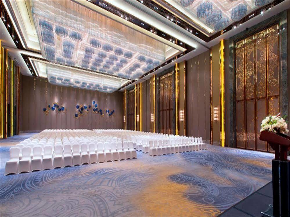 Отель Wanda Vista Куньмин Экстерьер фото